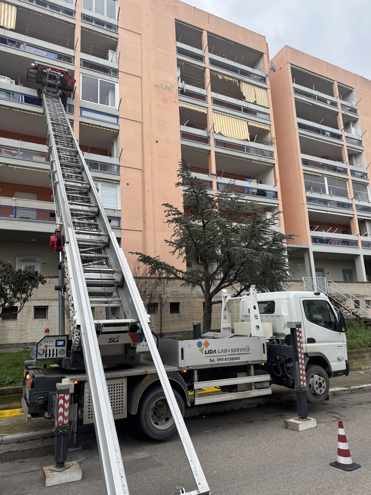Autoscala 50m su Condominio Residenziale